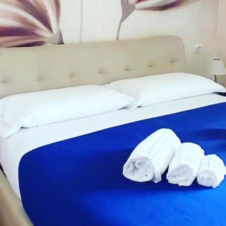 Deluxe Rooms And Chilling Jacuzzi Suite Guesthouse Рим Стая снимка