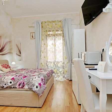 Deluxe Rooms And Chilling Jacuzzi Suite Guesthouse Рим Стая снимка