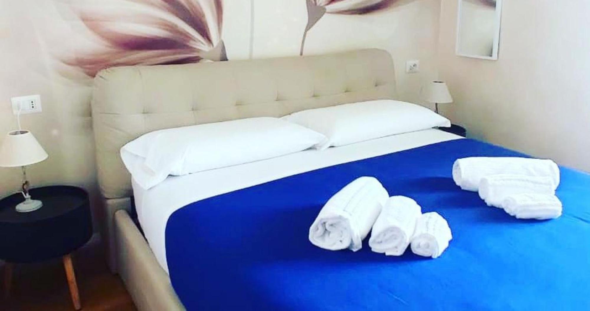 Deluxe Rooms And Chilling Jacuzzi Suite Guesthouse Рим Стая снимка